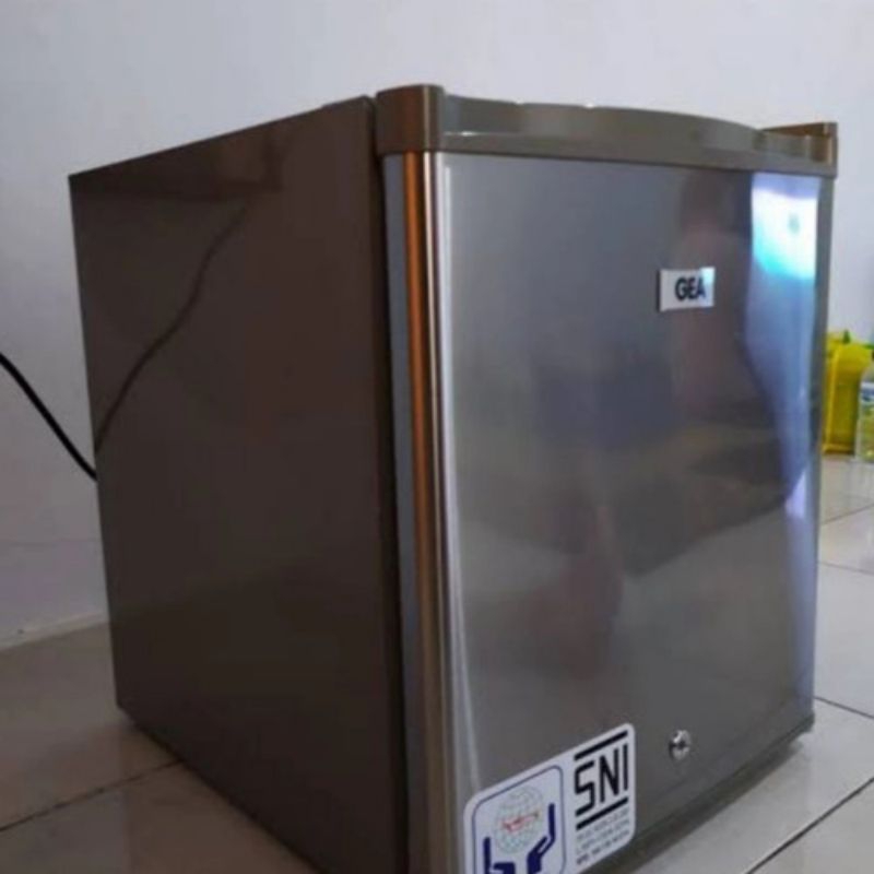kulkas bekas portable mini merk GEA normal dingin bergaransi