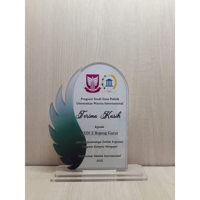 

PLAKAT AKRILIK PLAKAT WISUDA CINDERAMATA