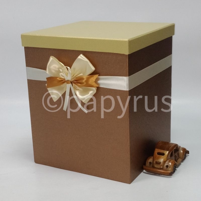 

PAPYRUS Kombinasi 25X25 Tinggi 30cm Kotak Kado Gift Box