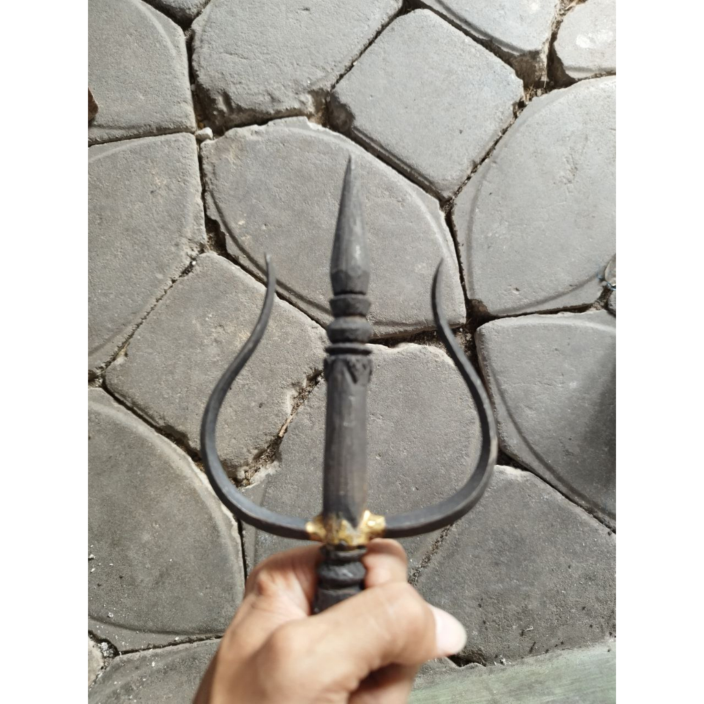 Tombak Trisula deder Pandhito Sungkem