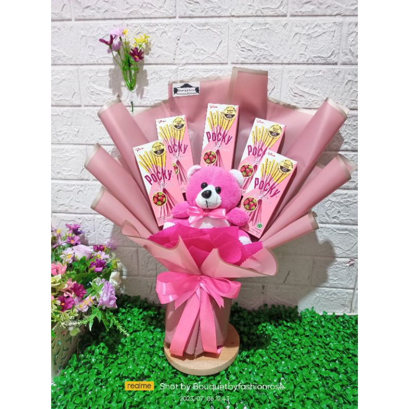 bucket pocky mini UK 21gram plus boneka beruanghadiah wisuda ultah hari ibu hari guru