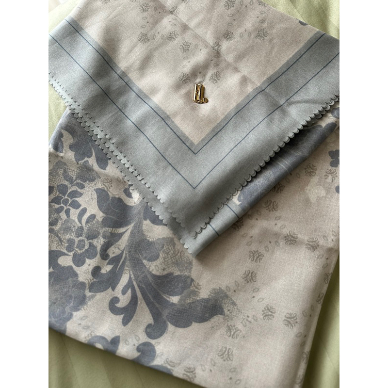 PRELOVED SCARF @heylocal.id