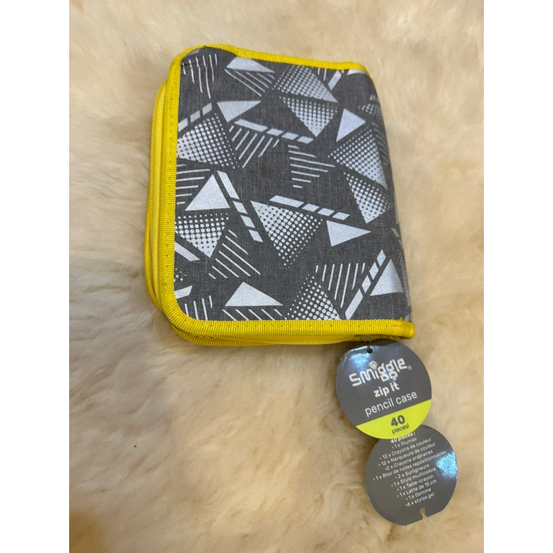 

TEMPAT PENSIL SMIGGLE