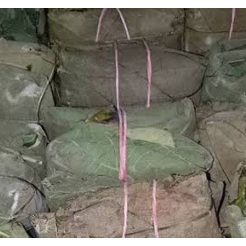 

Tempe dele ukuran asli wonogiri satu ,bungkus daun .paket isi 15 tempe