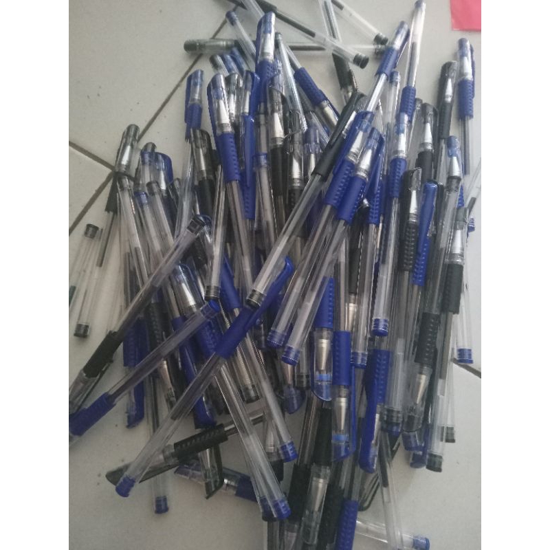 

pulpen gel biru dan hitam