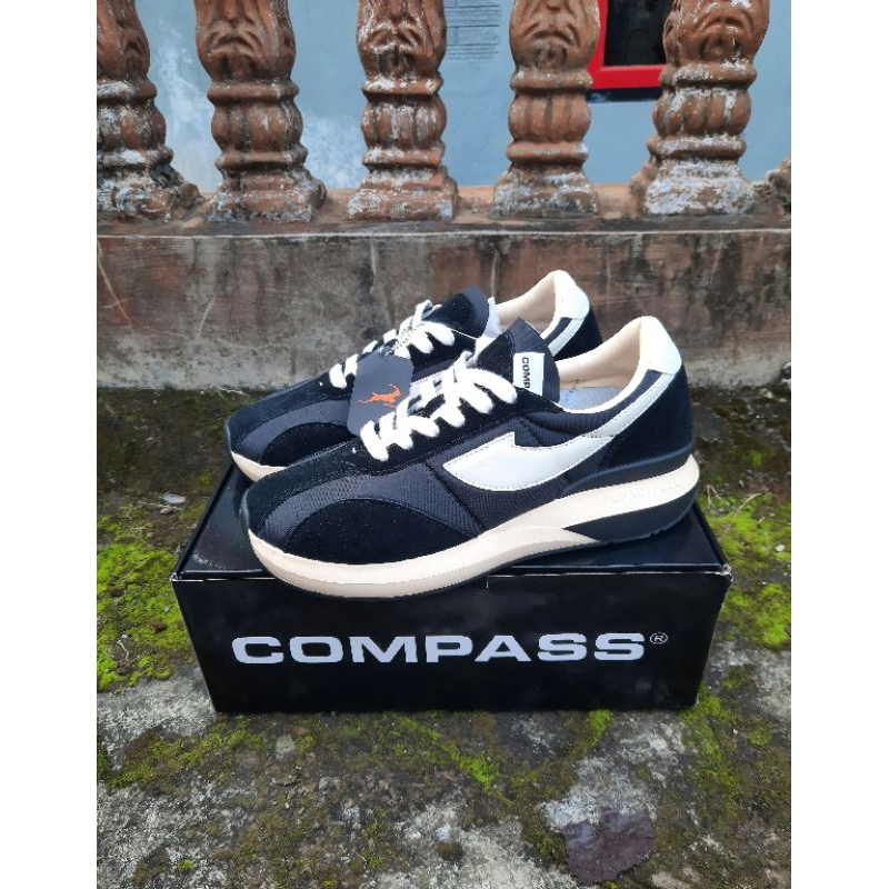 Compass Velocity Black