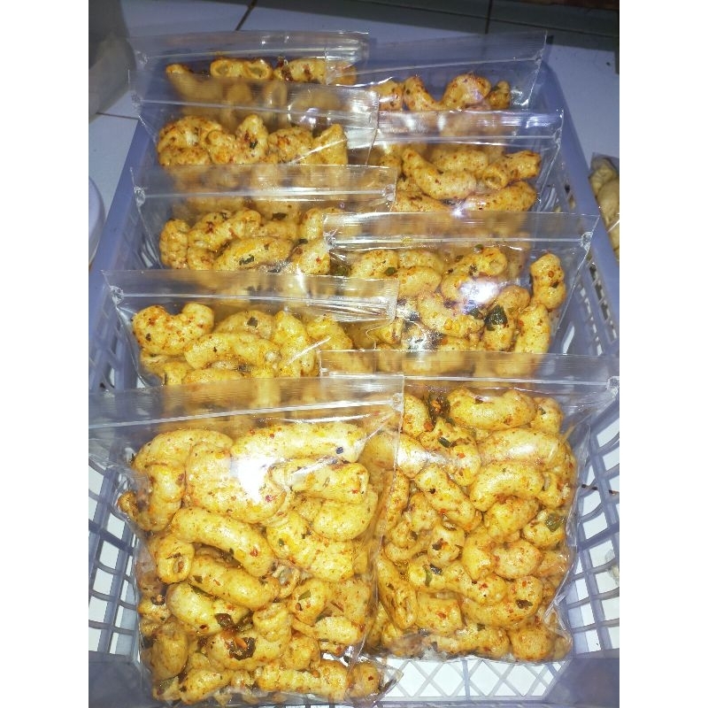 

makaroni pedas daun jeruk/makaroni mekar goreng/makroni ayam bawang 60-70gr