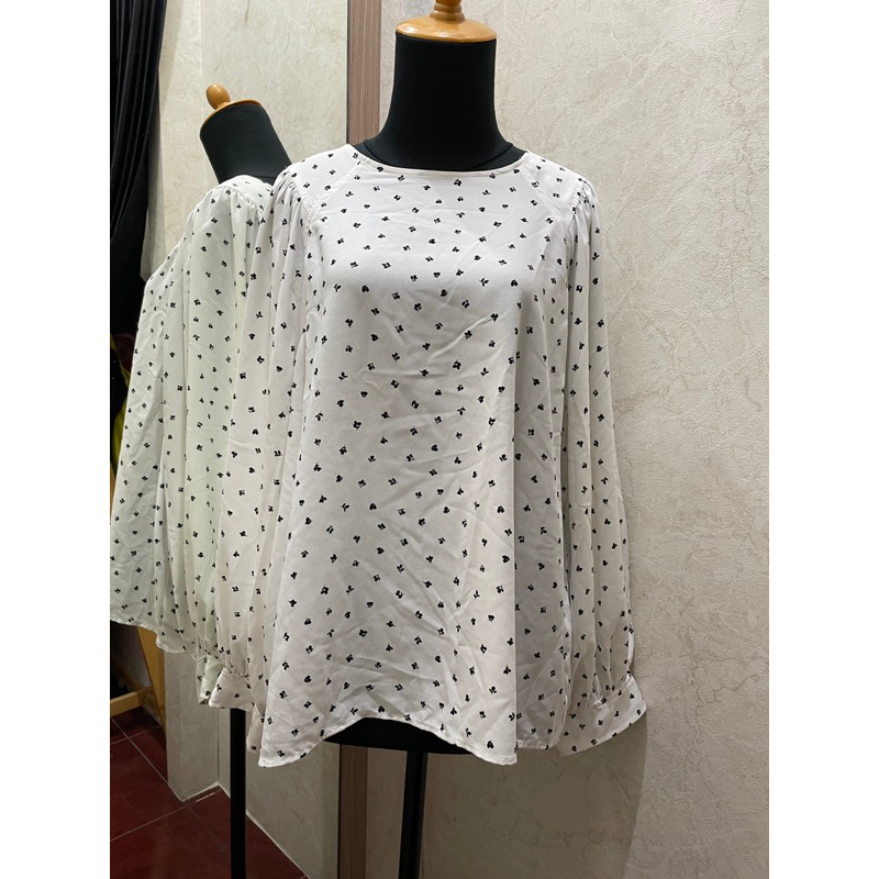 Blouse Putih Motif Hitam Big Size