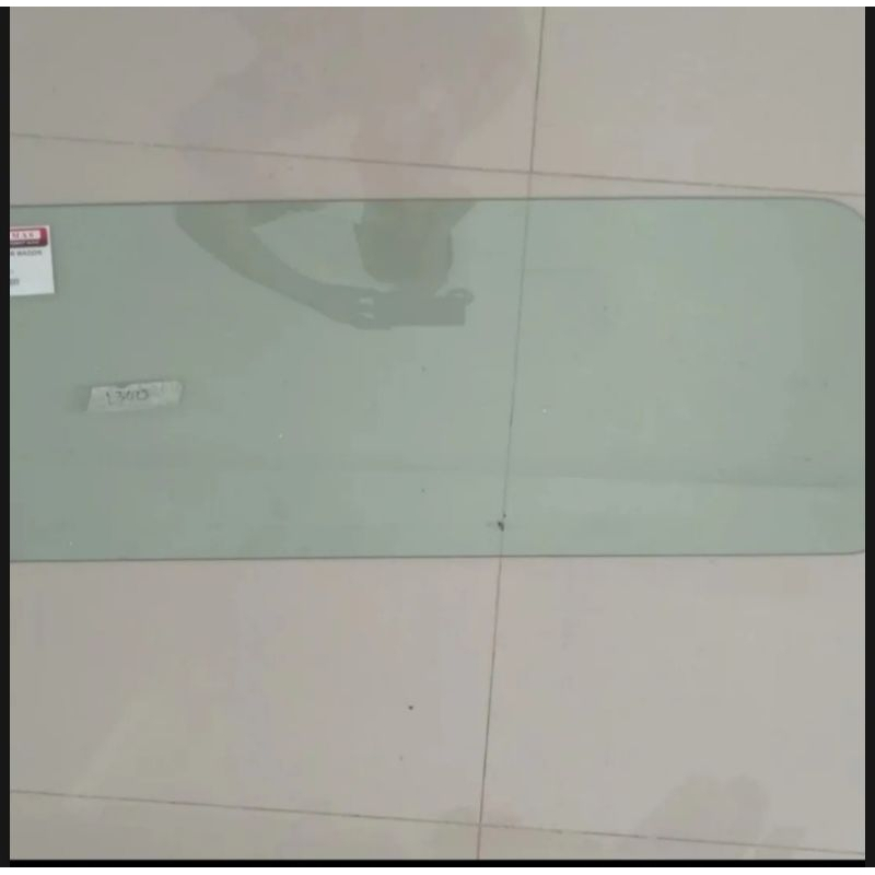 Kaca kabin Mitsubishi L300 pick up, belakang