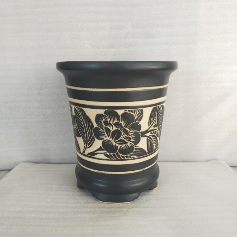 POT KERAMIK BULAT TINGGI BERKAKI