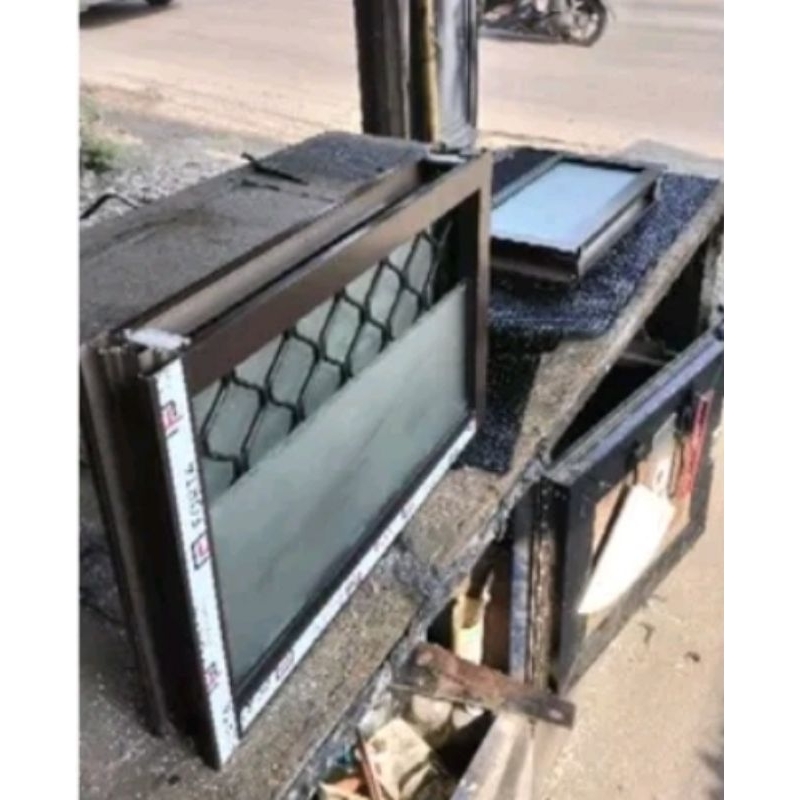 jendela bovenly kaca zigzag kombinasi expanda