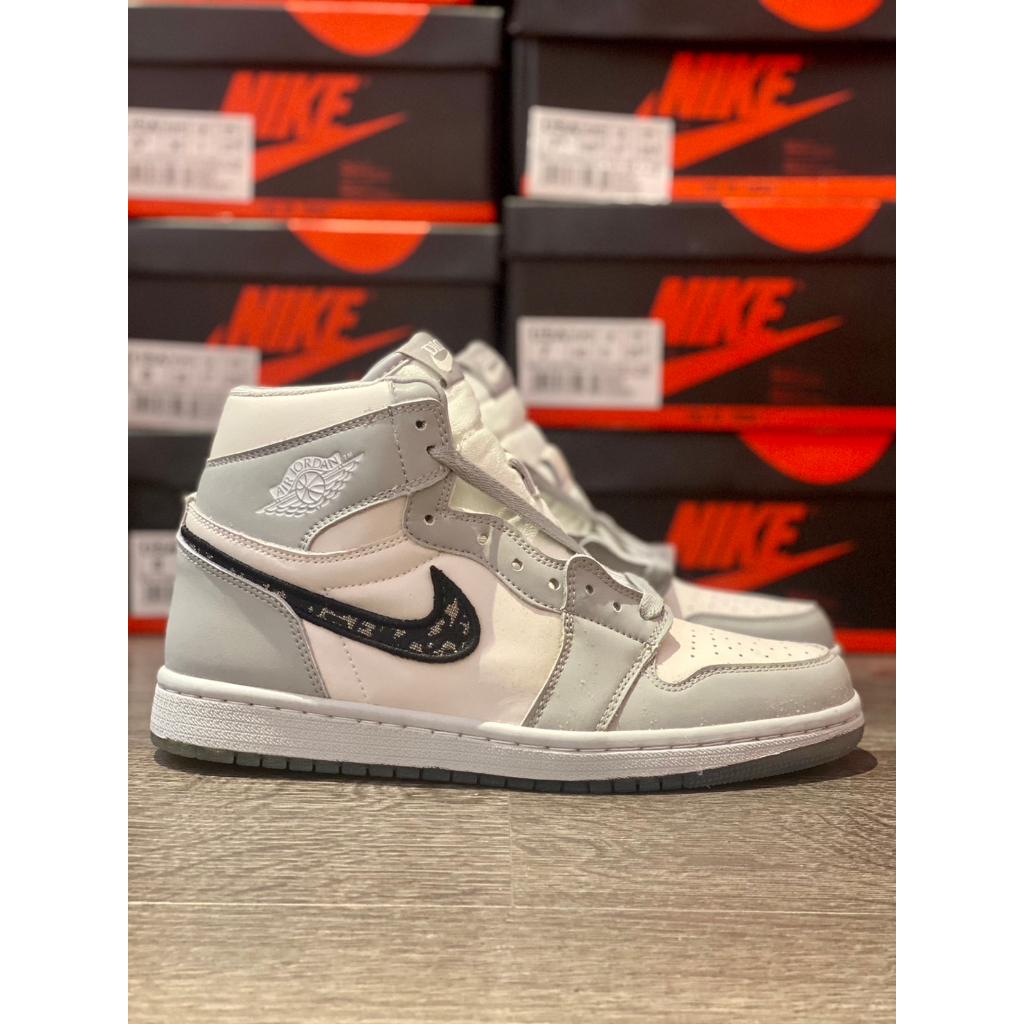 SEPATU  NIKE JORDAN 1 HIGH - DIOR