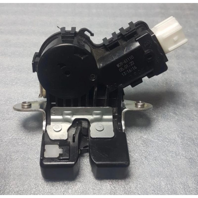 Doorlock Bagasi Toyota Avanza 2020 keatas