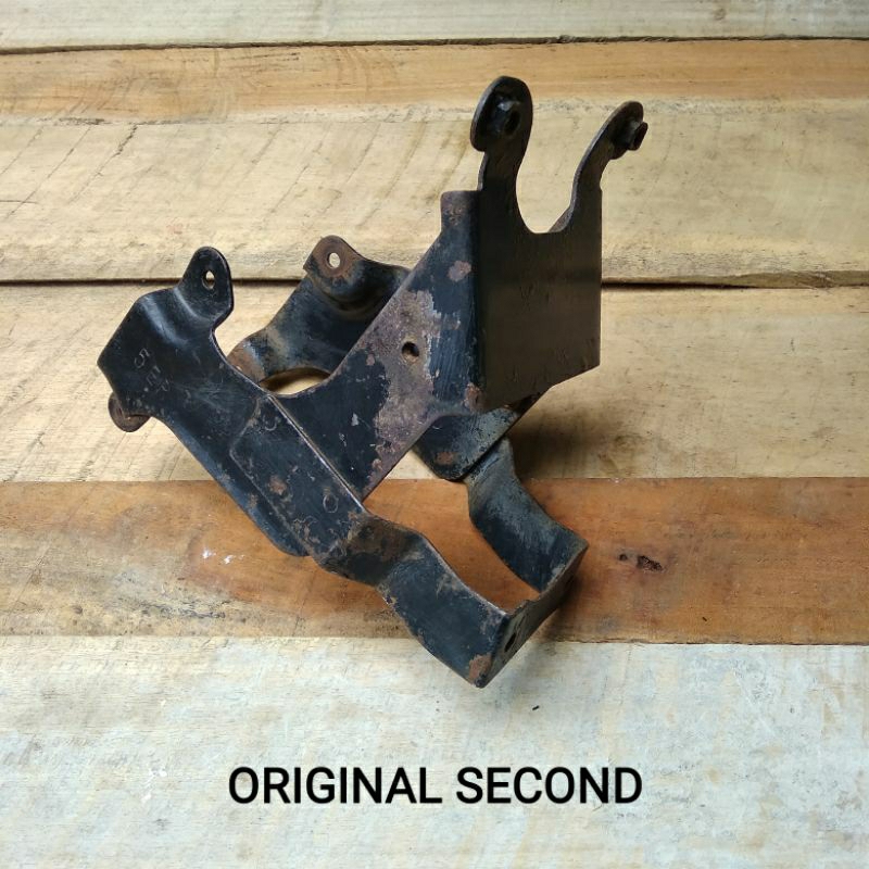 Pangkon Dudukan Breket Panel Dada Depan Yamaha F1ZR FIZR Vega Lama Original Second