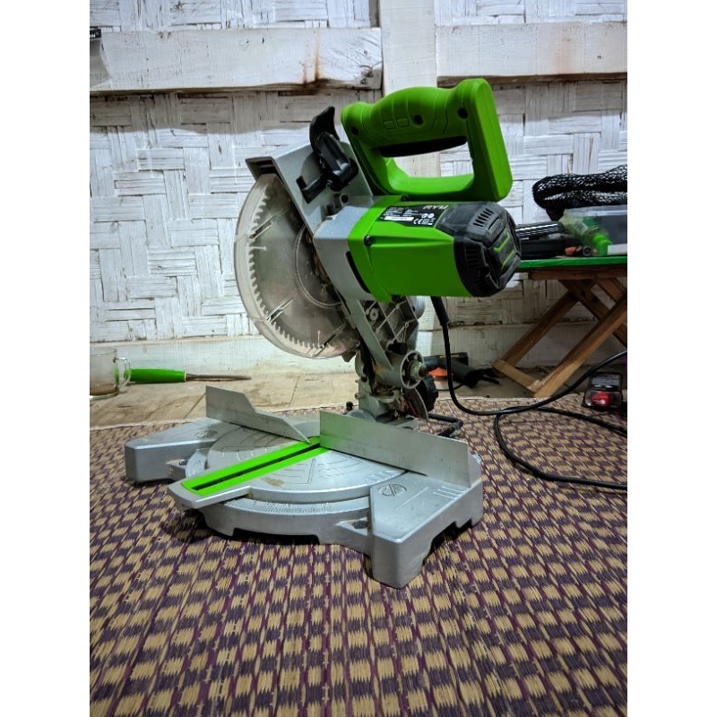 Ryu Miter Saw RMS 180 Bekas masih baik