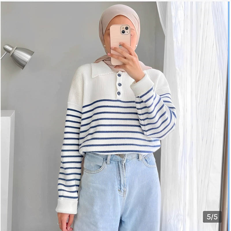 Davina Sweater Rajut Strip Kancing Depan