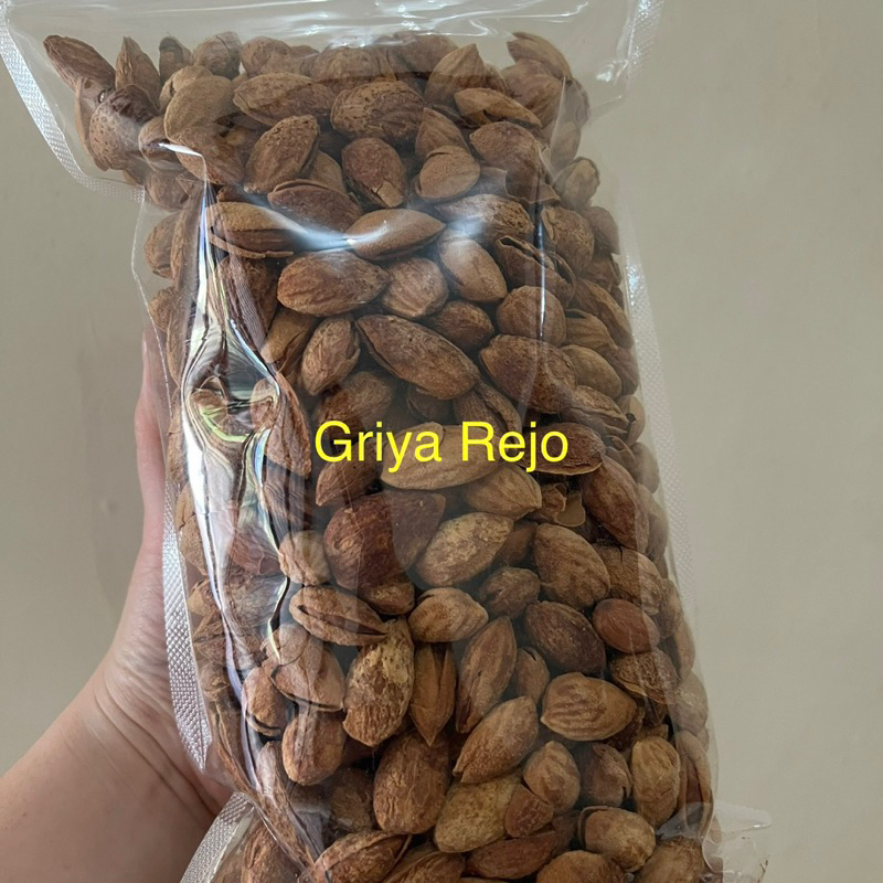 

Almond Cangkang Susu oleh2 HAJI / UMROH