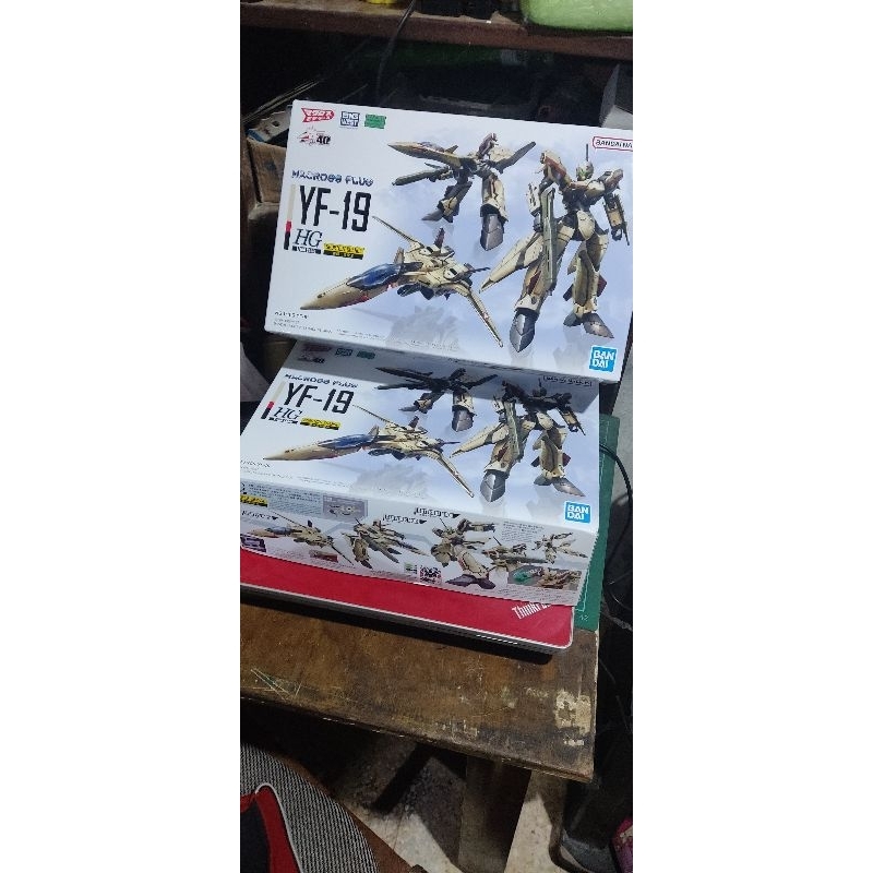 BANDAI MACROSS YF-19  1/100 MODEL