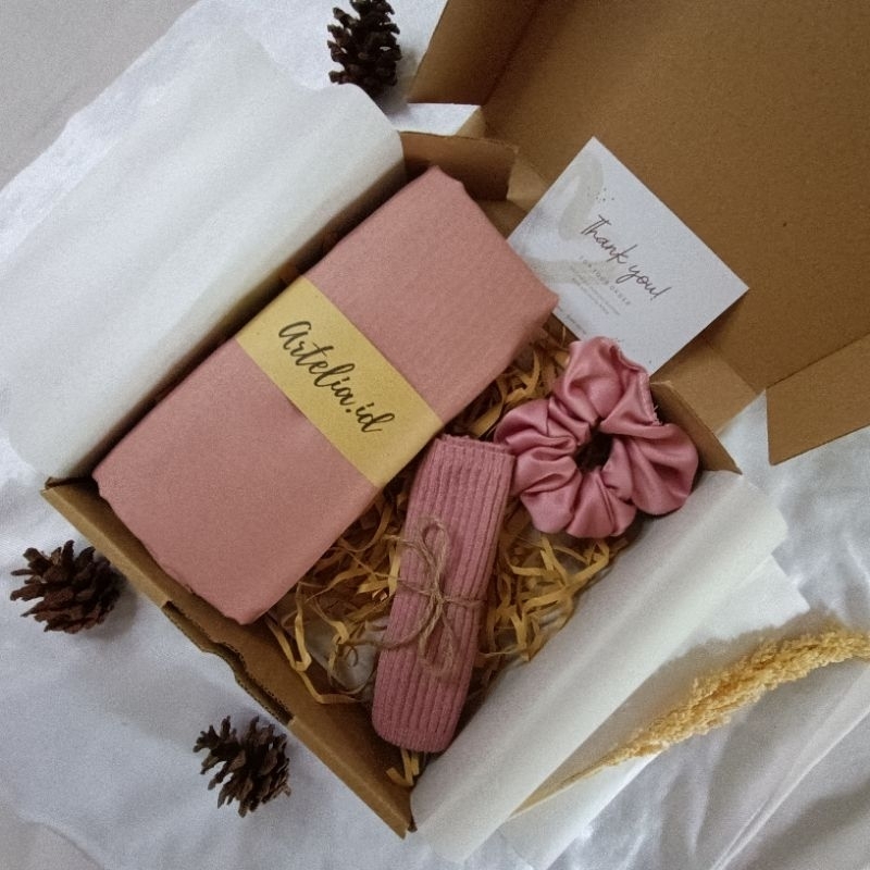 Hampers Hijab Syar'i/Gift Box/Hampers Lebaran/Kado Pernikahan/Kado Wisuda