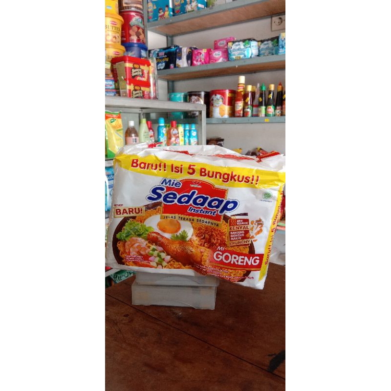 

mie sedap goreng. pack isi 5