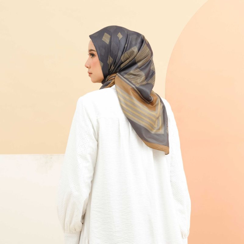 Hijab Motif Segi Empat Deenay Asami Series