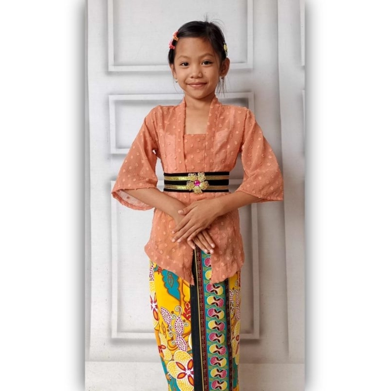 Kebaya Uragiri  Anak Tangan Lonceng