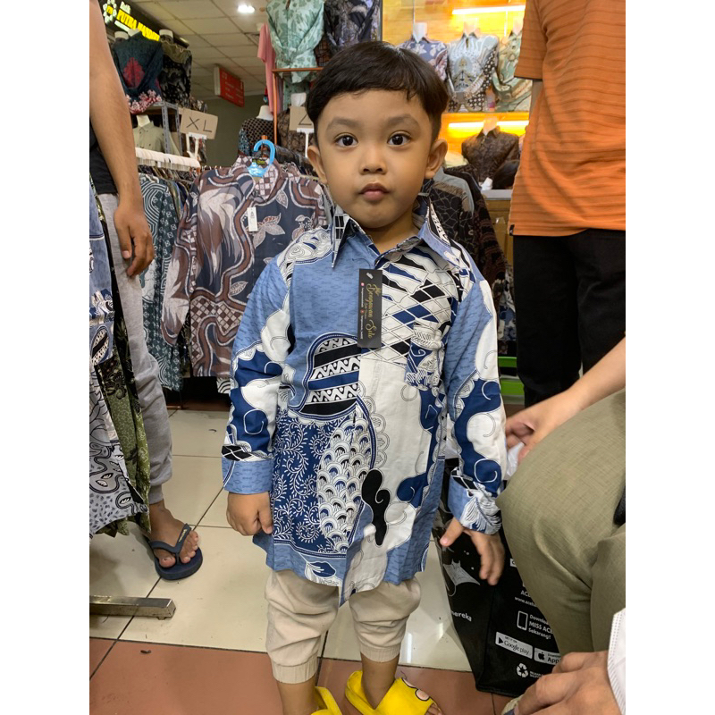 BABY BLUE MOTIF TERBARU WARNA BIRU LAUT,baby blue,Baju COUPLE AYAH DAN ANAK Lengan Panjang lapisan furing hero HERO,Warna BIRU LUT ,warna baby blue,Batik Premium,Batik Modern,Batik Solo,Batik Kantoran