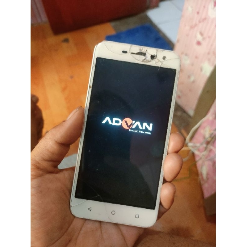 lcd advan i5e retak normal