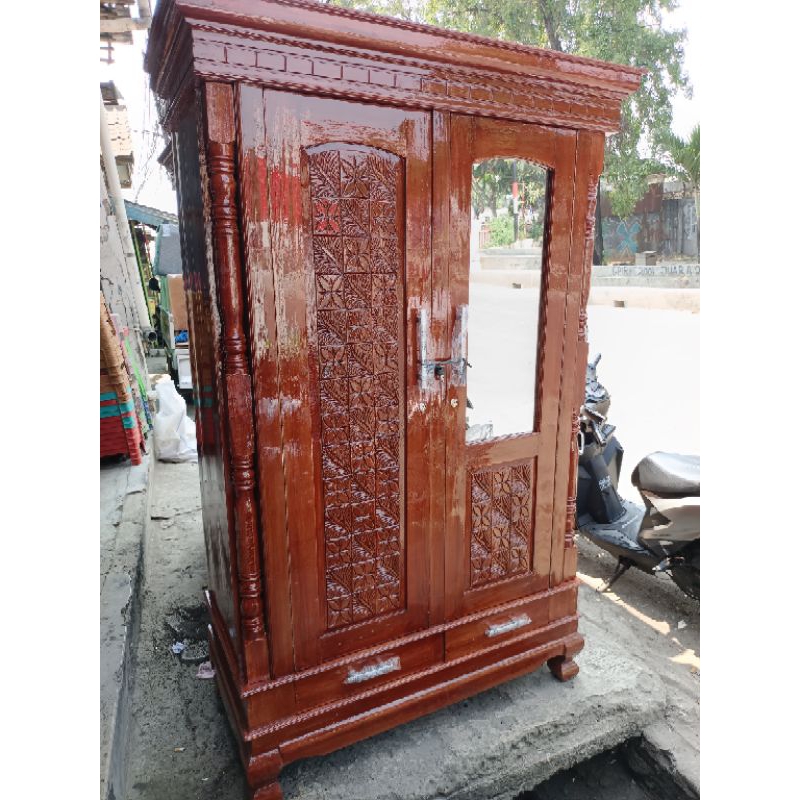 lemari baju pakaian kayu laci bawah 2 pintu 2 kunci berkaki kuat semi jati model peluru tiang