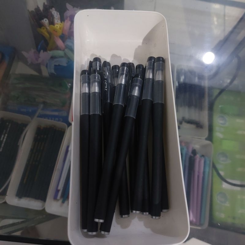 

Bolpoint hitam cair test