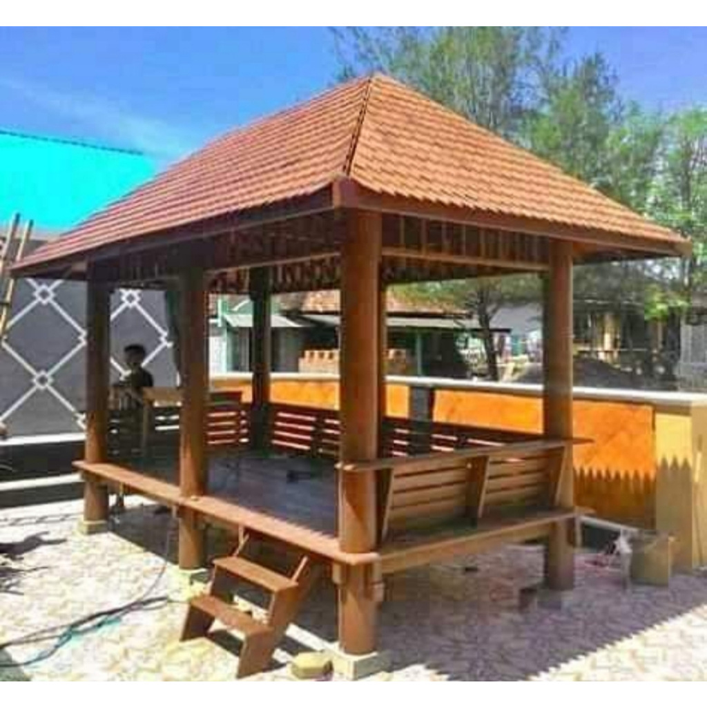 Gasebo Ukuran 4x2 Model Tiang Polos Bahan Kayu Kelapa Desain Atap Model Sirap Kayu Ulin