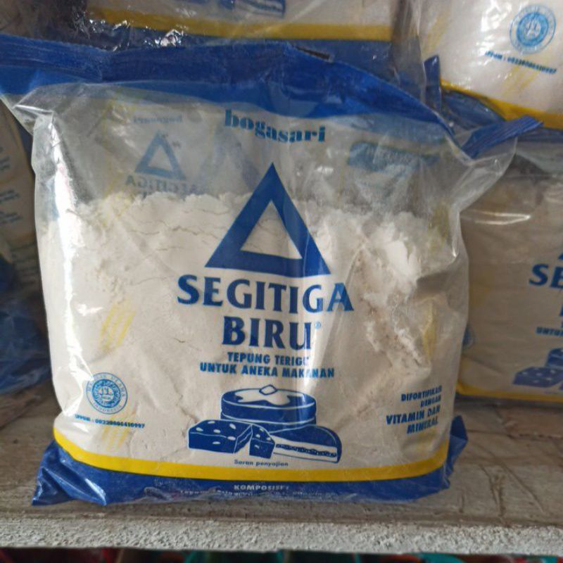 

Tepung Terigu segitiga biru 500 gr 1 kg