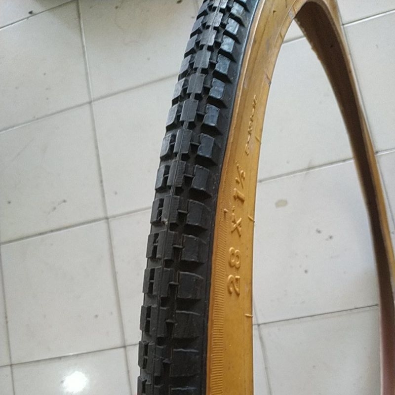 Ban Luar  28 x 1 1/2 Sepeda Unto Turonggo Becak Hitam Kuning Swallow