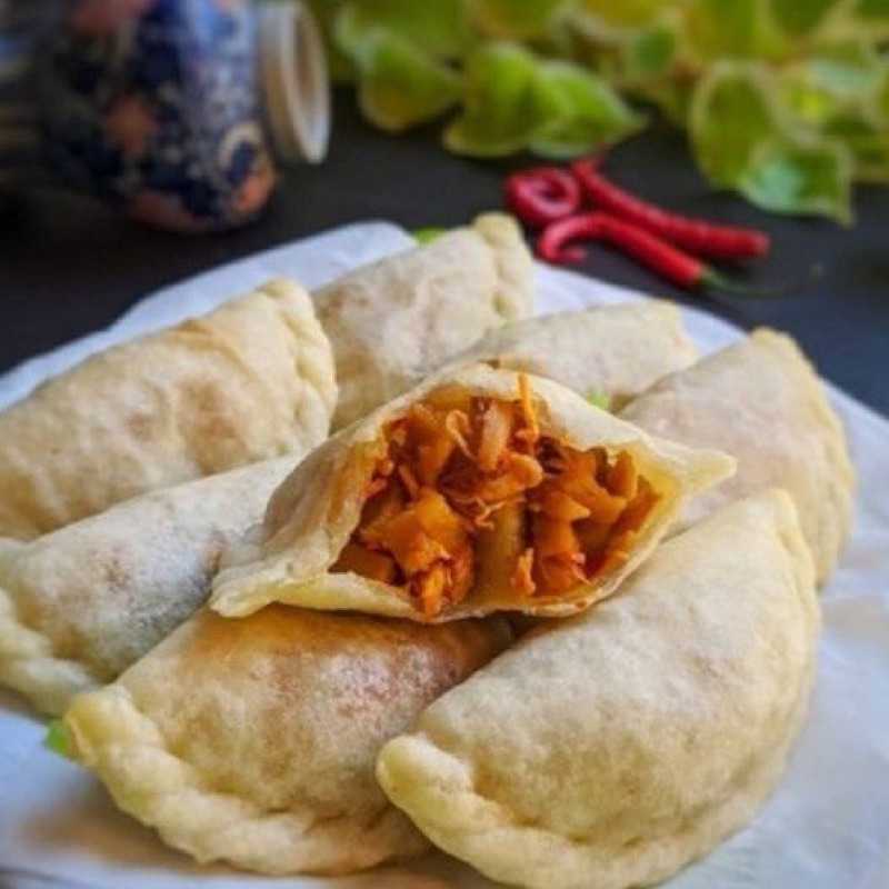 

Cireng Mentah 15 pcs isi ayam suwir pedas / sosis pedas / Keju