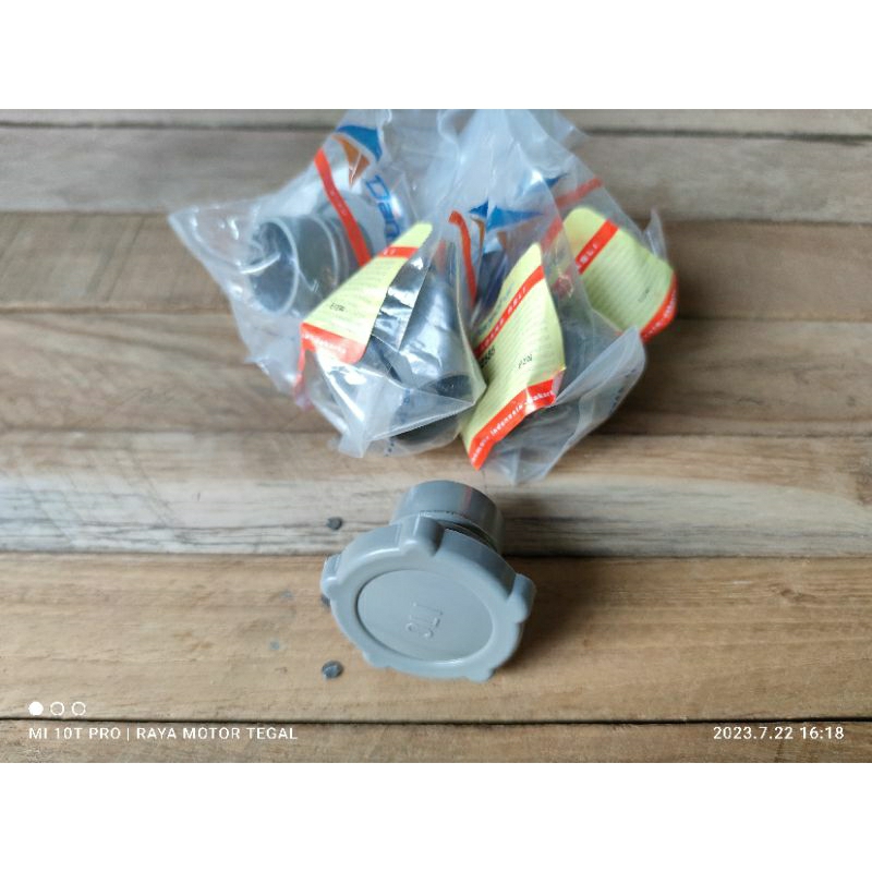 tutup tangki oli samping vespa excel