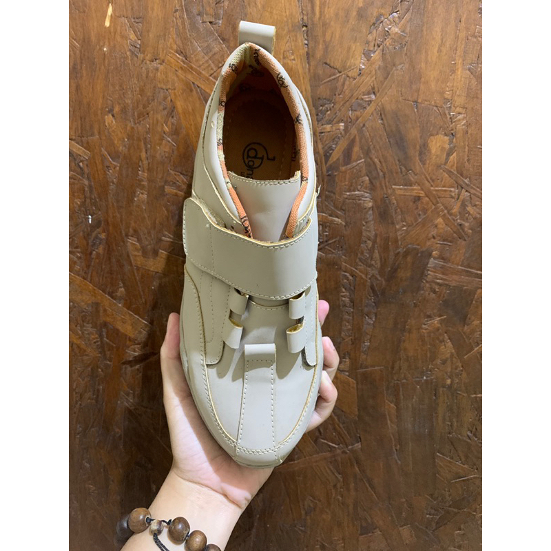 Donatello Sepatu Wedges Sneakers Wanita