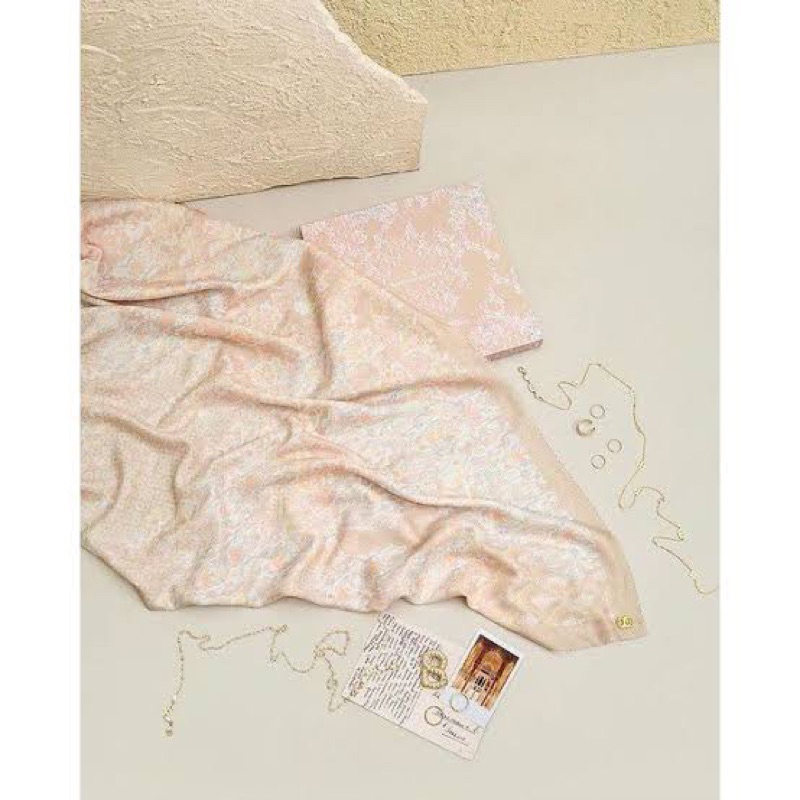 Preloved Buttonscarves Granada Series in Cream Tan