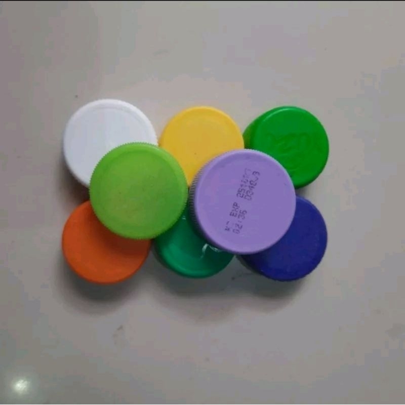 Tutup botol Aqua bekas warna random