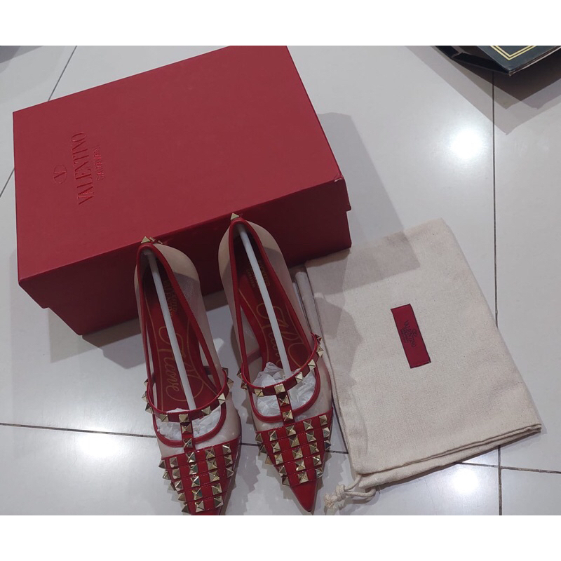 sepatu wanita Valentino