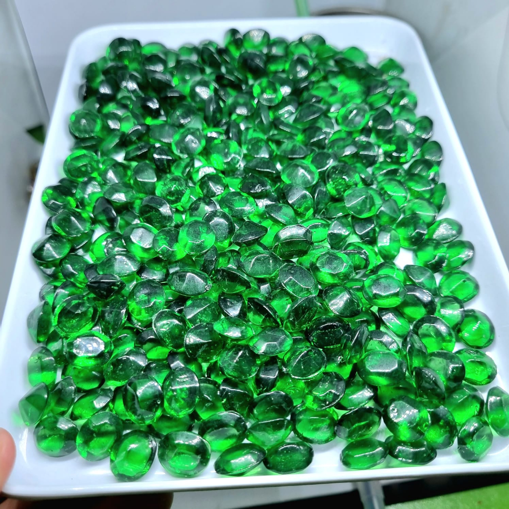 batu zamrud sintetic / tidak asli/ permata zamrud sintetic