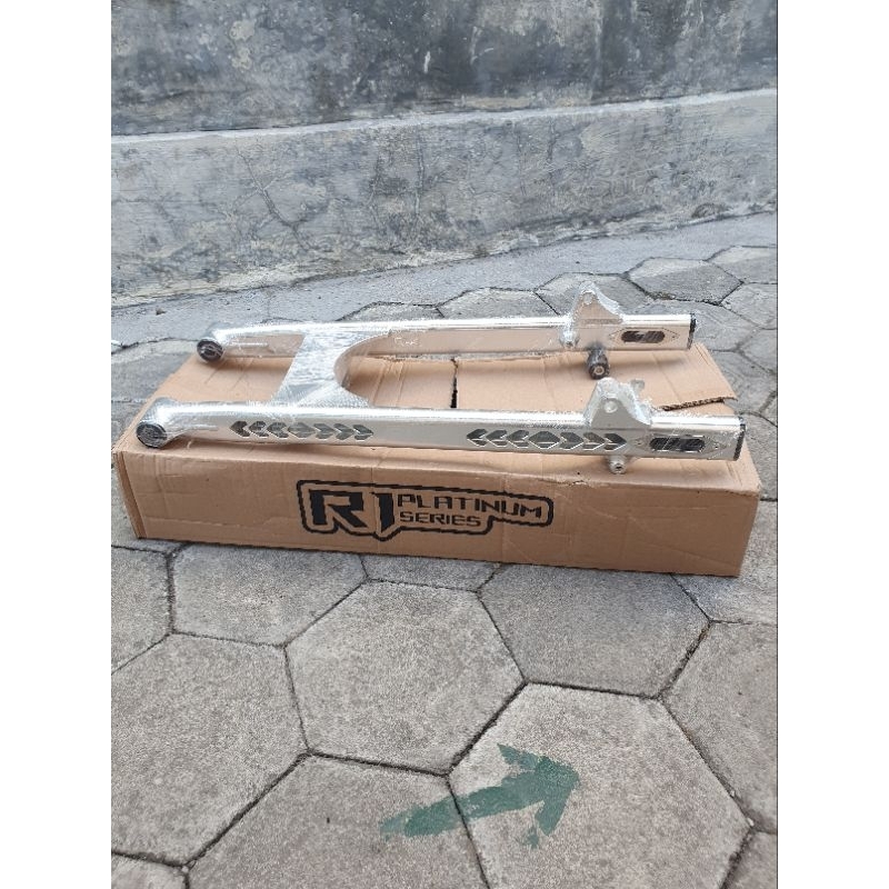 ARM R1 PLATINUM SERIES SILVER OVAL COAK PNP TIGER