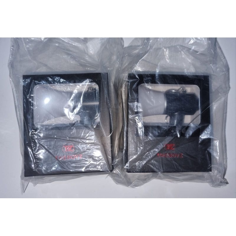 [READY STOCK] OFFICIAL LIGHTSTICK KEYRING THE BOYZ