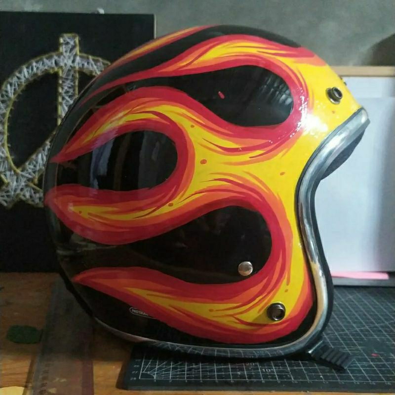 Helm Bogo Motif Flame