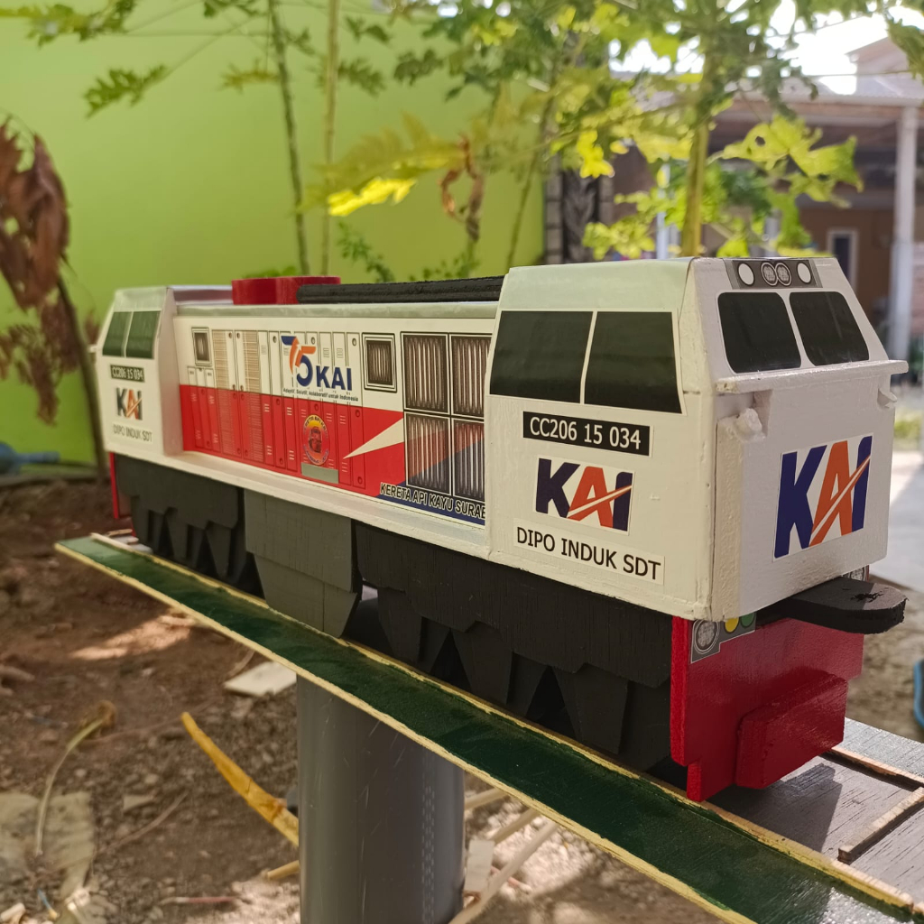 Lokomotif Kereta Api CC206 Livery 2014 - MINIATUR KERETA API KAYU SURABAYA