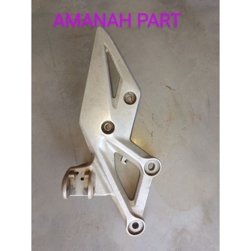 fostep postep pijakan kaki depan CB150R kanan original