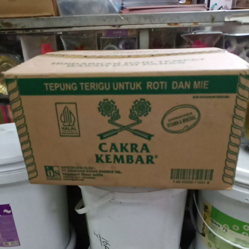 

Tepung Terigu Cakra Kembar Ekonomis 1 kg 1 Dus / 12 pcs