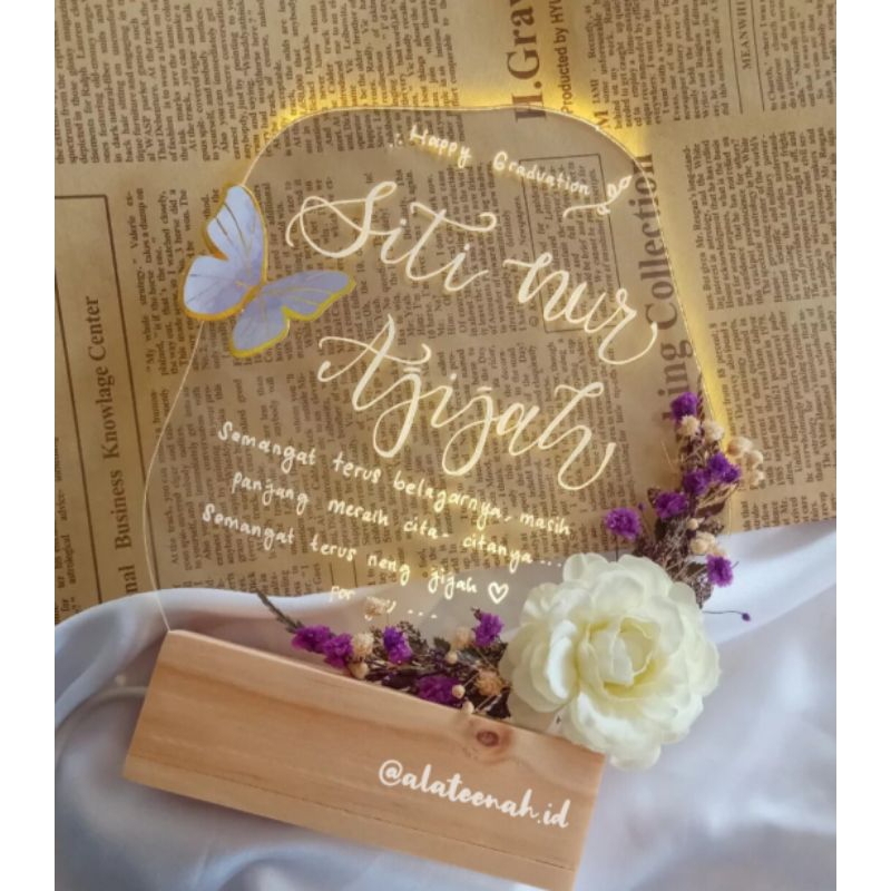 Acrylik custom| Hadiah wisuda, hadiah hari ibu