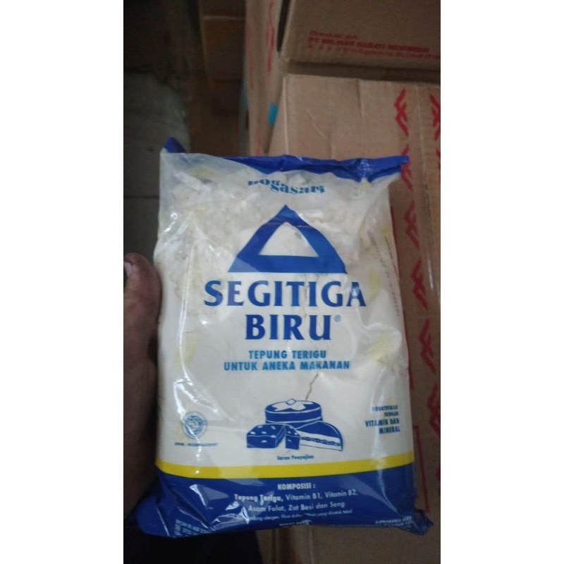 

tepung terigu segitiga biru 1 kg