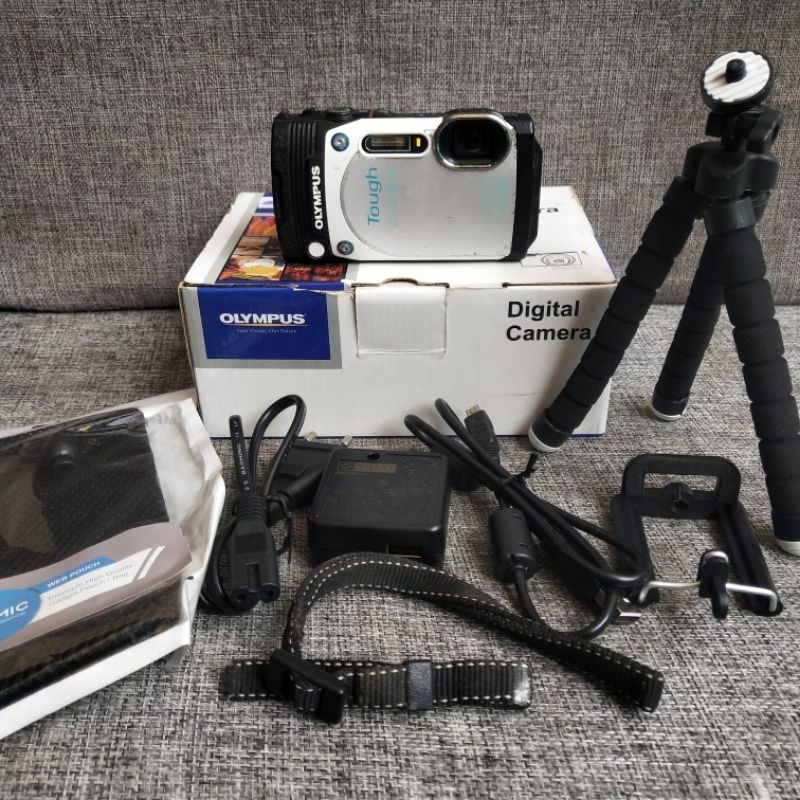 Olympus Tough TG870 Kamera Underwater GPS WiFi