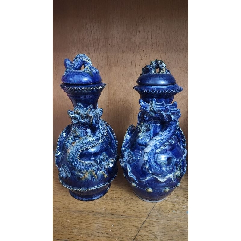 guci antik naga biru